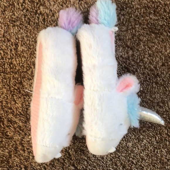 𝅺Carters Unicorn Slippers - Picture 7 of 12